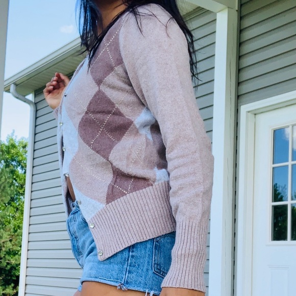 Argyle Y2K button up tan sweater - Picture 7 of 10